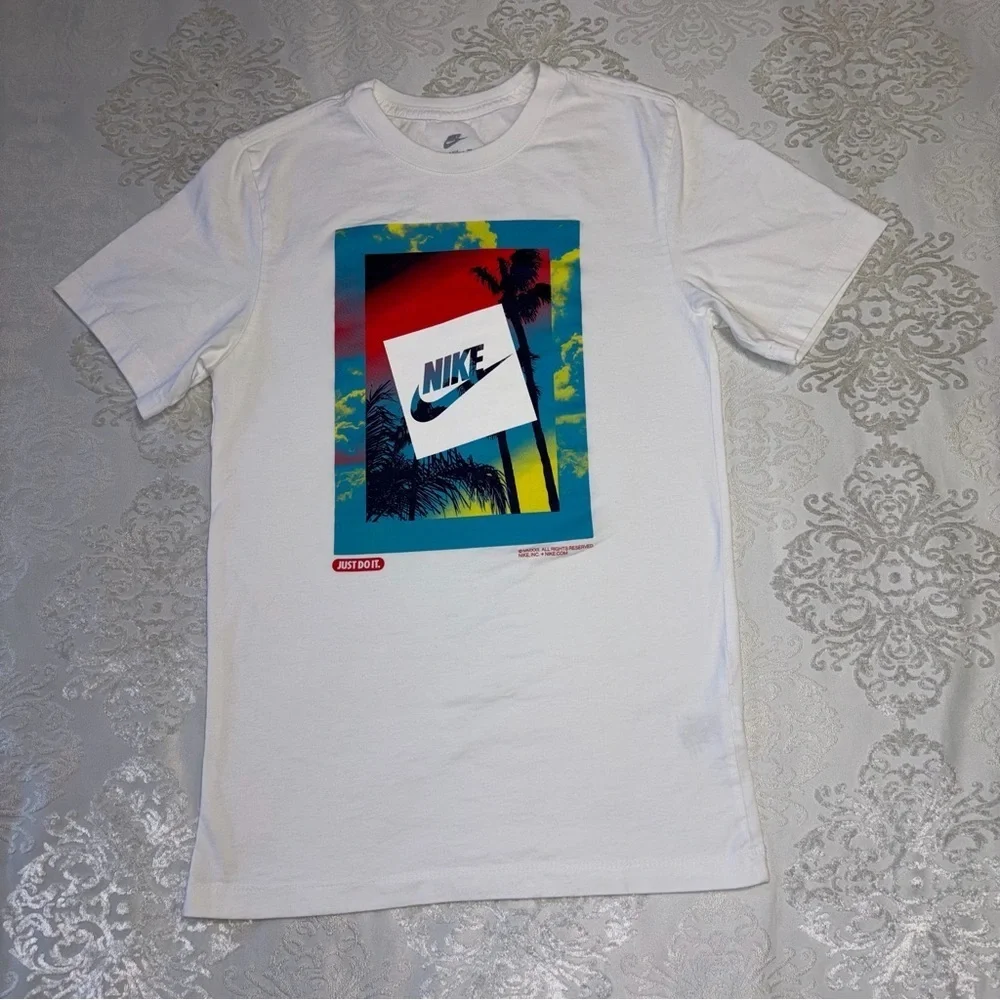 Nike The Nike Tee White Graphic Tee Size XS